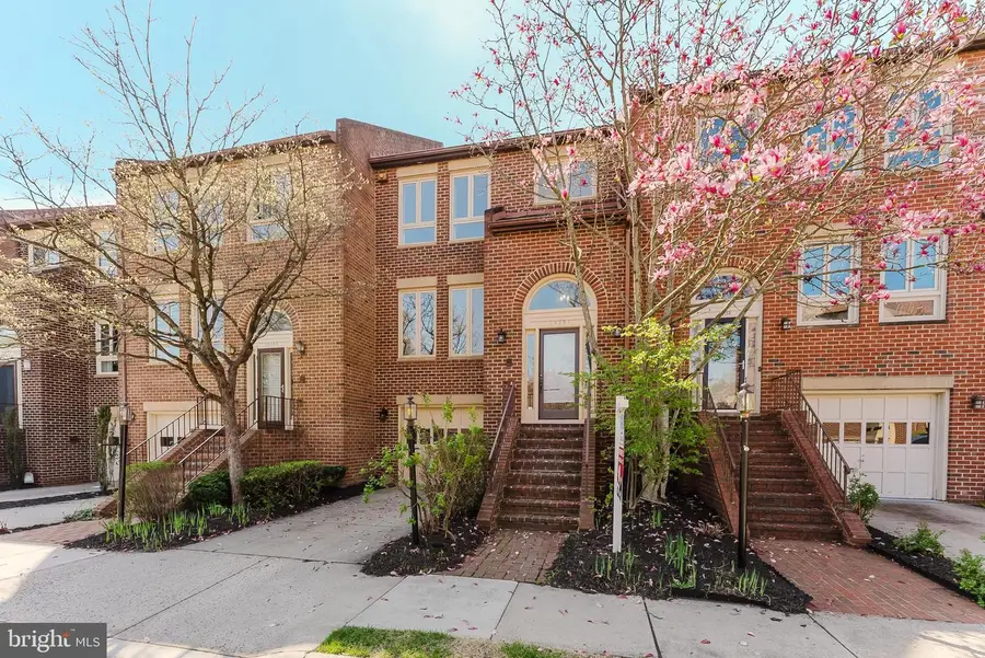 10151 Turnberry Pl, Oakton, VA 22124 - #2