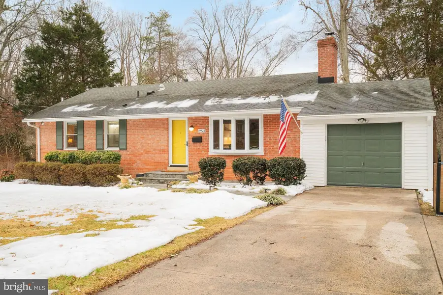 8921 Braeburn Dr, Annandale, VA 22003 - #2