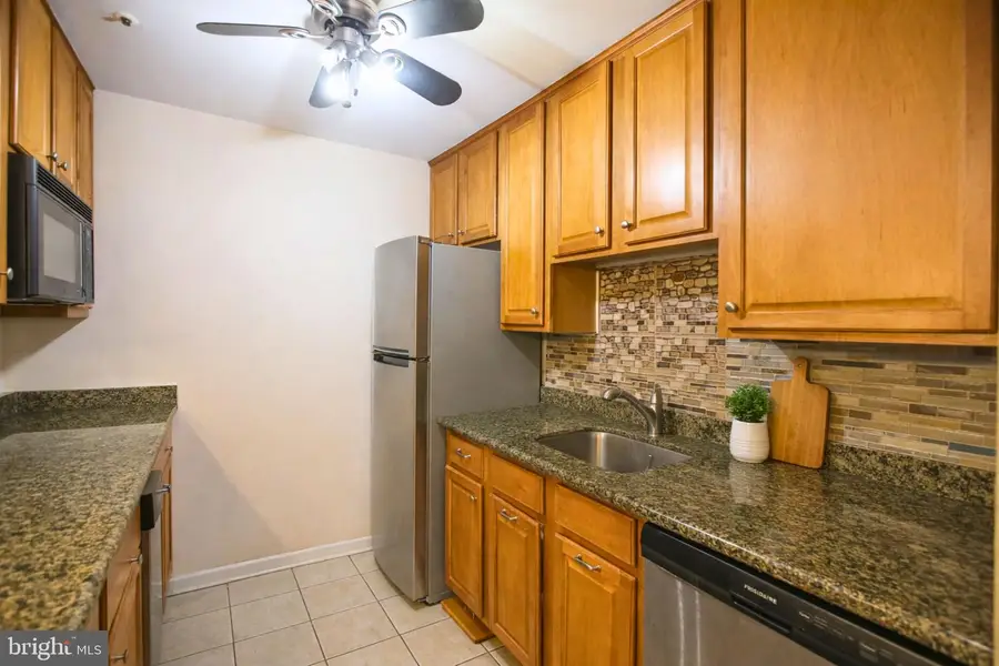 3176 Summit Square Dr #4-a2, Oakton, VA 22124 - #3