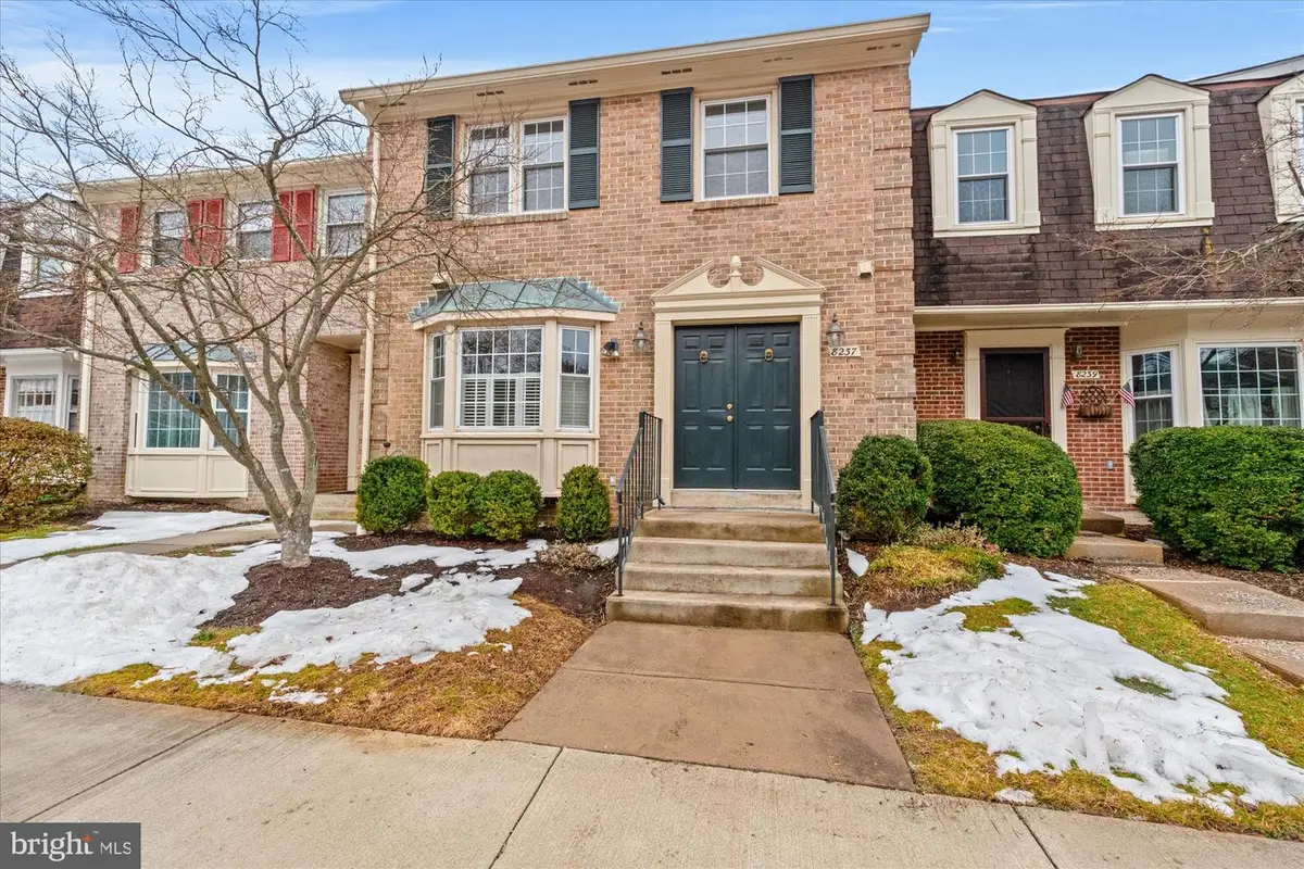 8237 Clifton Farm Ct, Alexandria, VA 22306 - #1