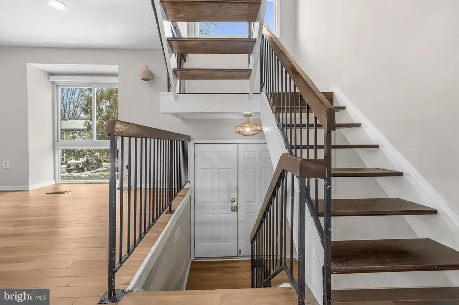 3072 Sugar Ln, Vienna, VA 22181 - #2