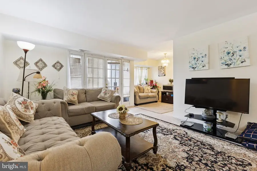 7089 Spring Garden Dr #202, Springfield, VA 22150 - #3