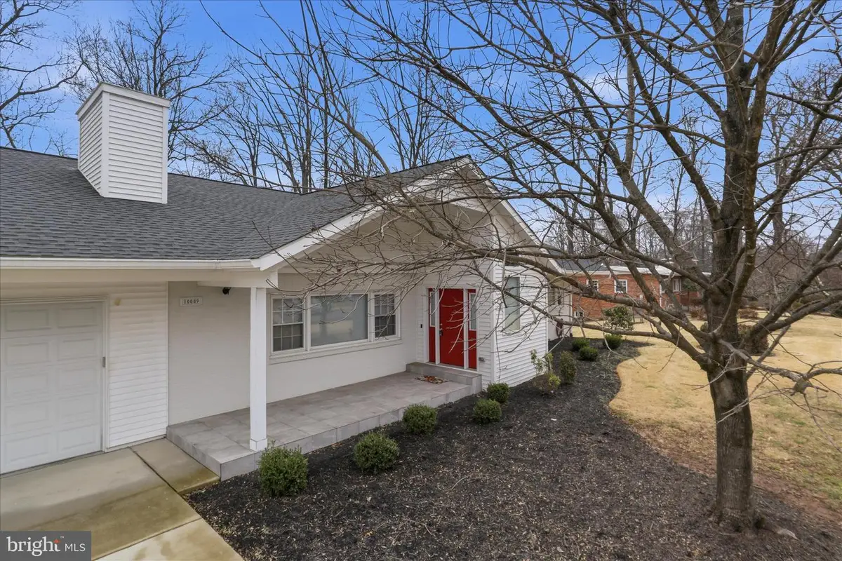 10009 Fairoaks Rd, Vienna, VA 22181 - #1
