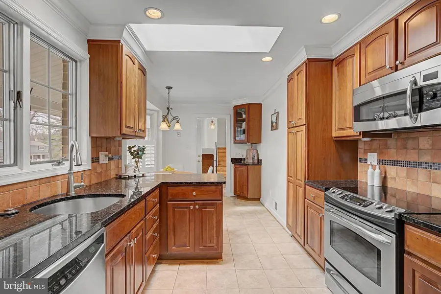 6607 Grey Fox Dr, Springfield, VA 22152 - #3