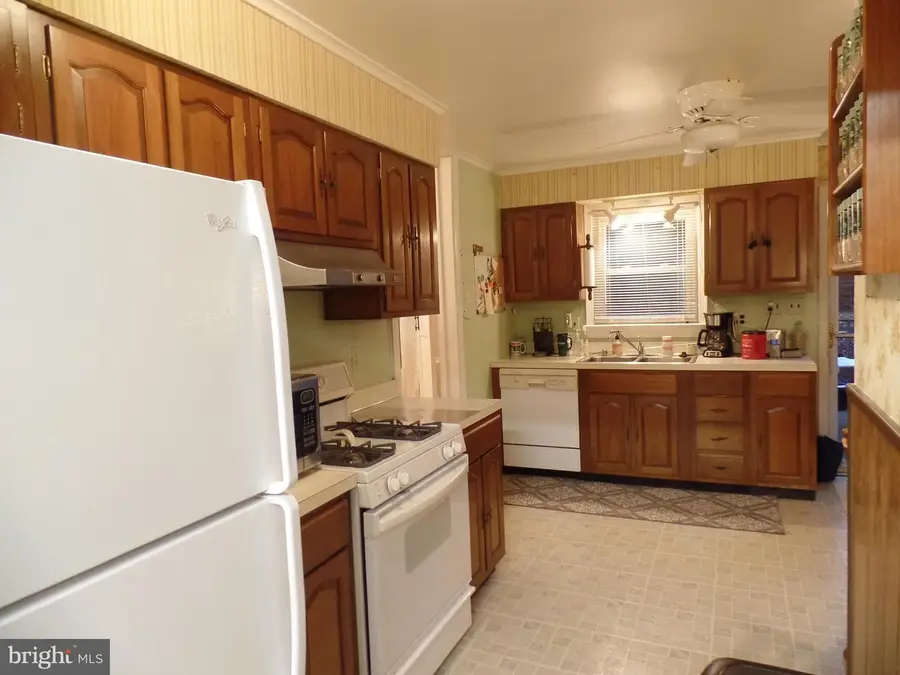 8316 Westchester Dr, Vienna, VA 22182 - #3