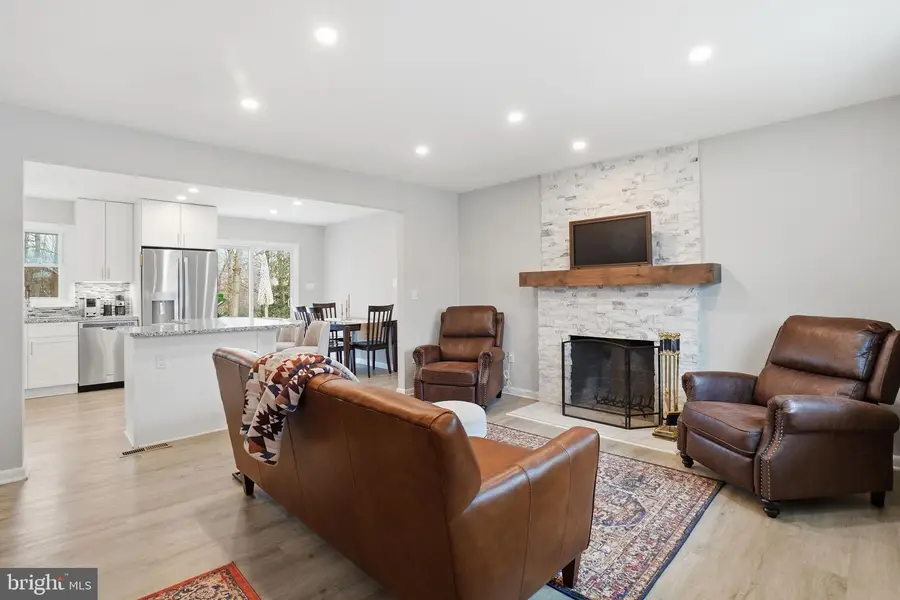 6810 Mayo Ct, Springfield, VA 22150 - #3