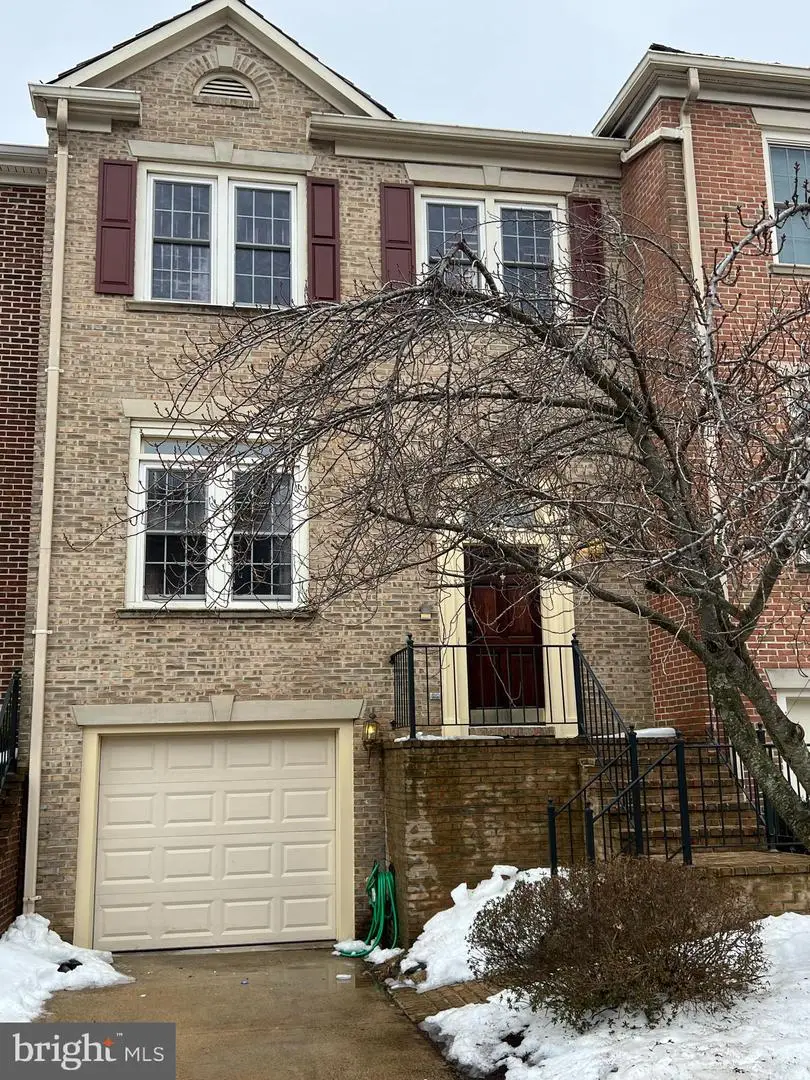 3935 Barcroft Mews Ct, Falls Church, VA 22041 - #1