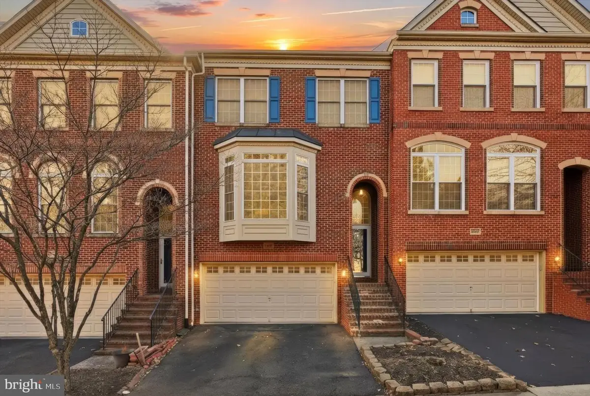 12445 Peaceful Creek Dr, Fairfax, VA 22033 - #1