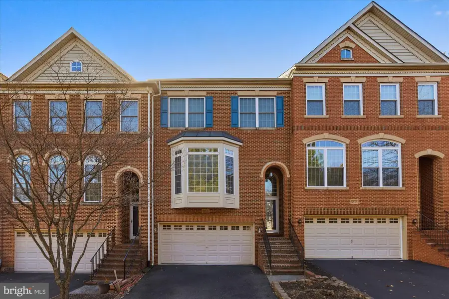 12445 Peaceful Creek Dr, Fairfax, VA 22033 - #2