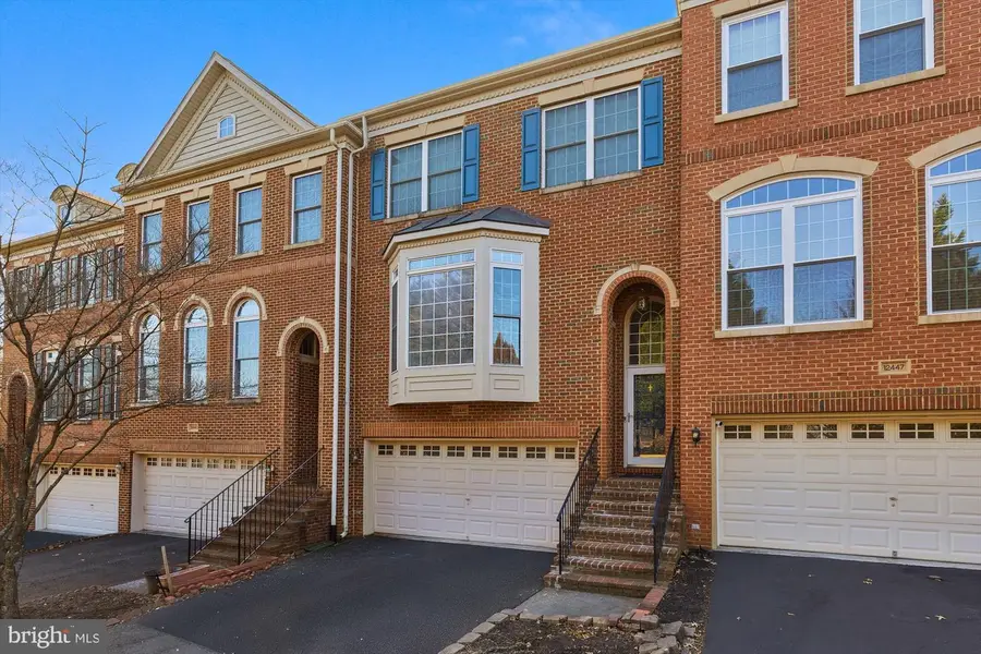 12445 Peaceful Creek Dr, Fairfax, VA 22033 - #3