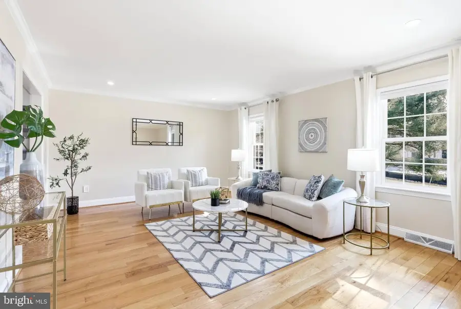 202 Glen Ave Sw, Vienna, VA 22180 - #2