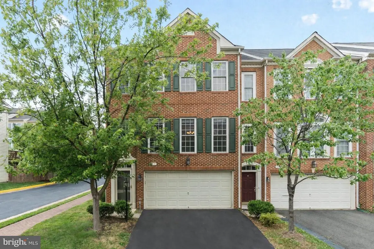8015 Samuel Wallis St, Lorton, VA 22079 - #1
