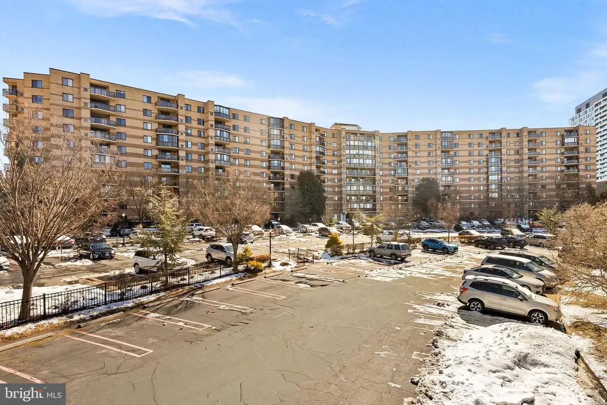 8340 Greensboro Dr #118, McLean, VA 22102 - #1