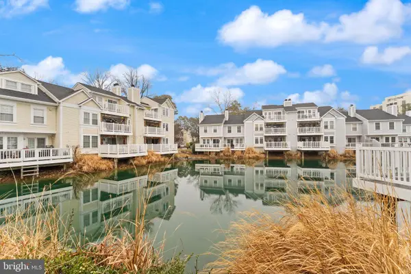 3322 Lakeside View Dr #3-3, FALLS CHURCH, VA 22041