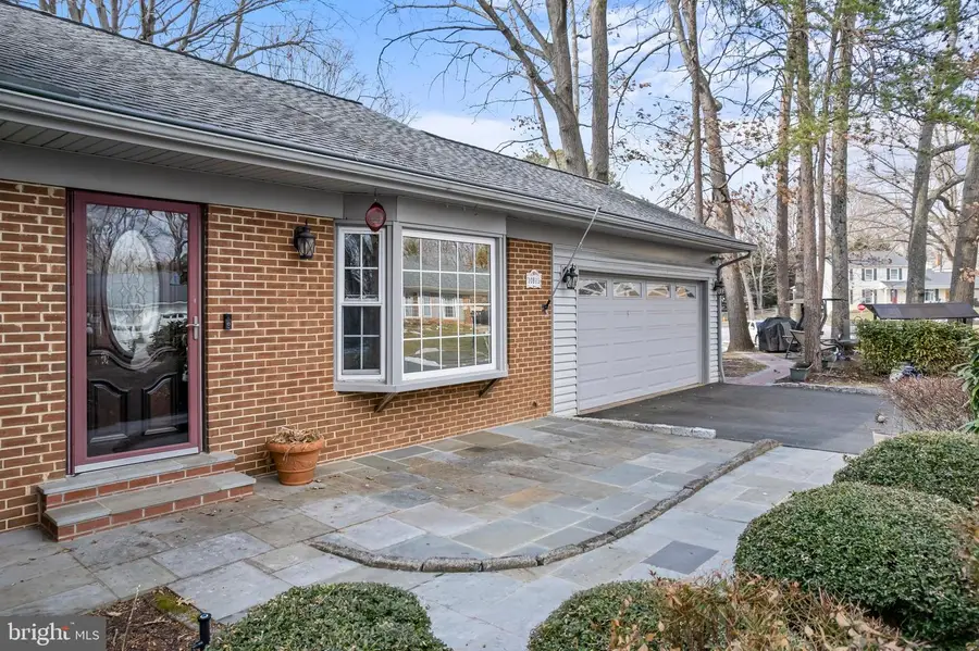 10815 Stanhope Pl, Fairfax, VA 22032 - #3