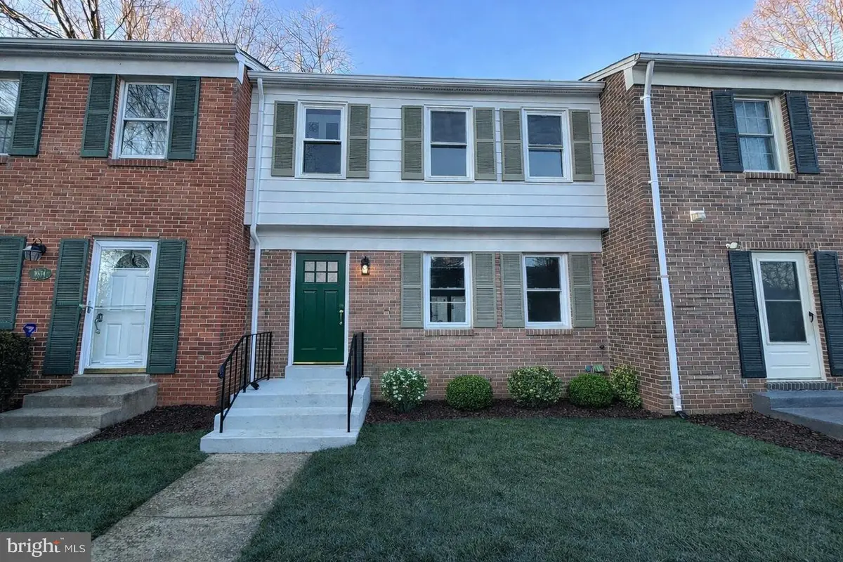 9532 Burdett Rd, Burke, VA 22015 - #1