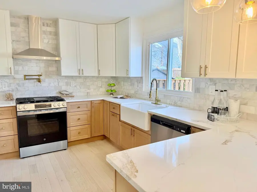 9532 Burdett Rd, Burke, VA 22015 - #3