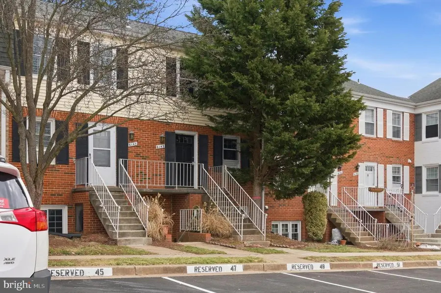 6149 Strasburg Dr, Centreville, VA 20121 - #2