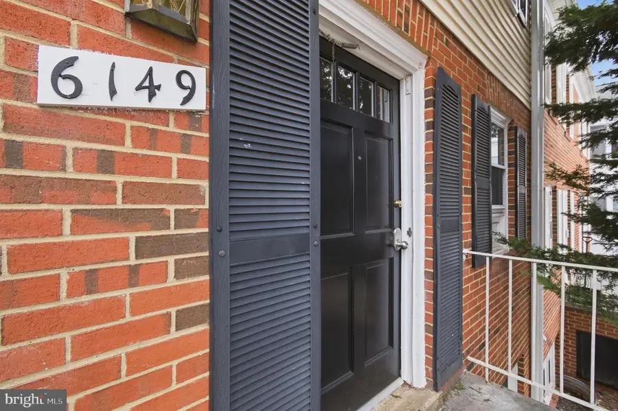 6149 Strasburg Dr, Centreville, VA 20121 - #3