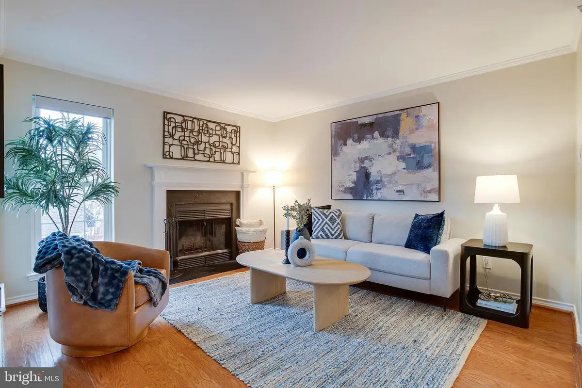 1534 Lincoln Way #202, McLean, VA 22102 - #1