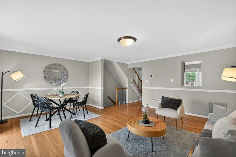 14434 Four Chimney Dr, Centreville, VA 20120 - #2