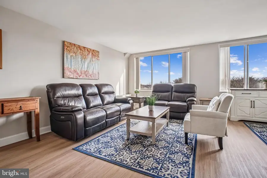 6621 Wakefield Dr #812, Alexandria, VA 22307 - #3