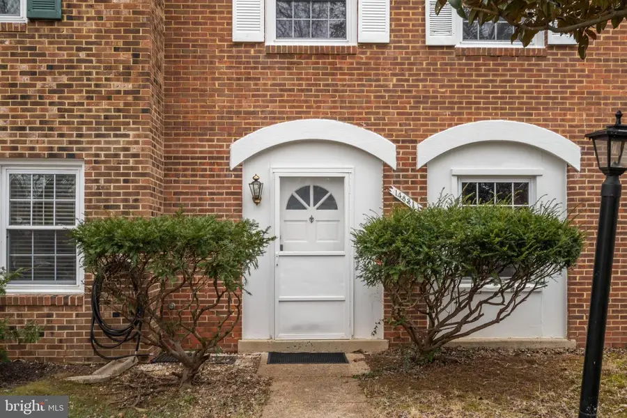 14831 Hoxton Sq, Centreville, VA 20120 - #3