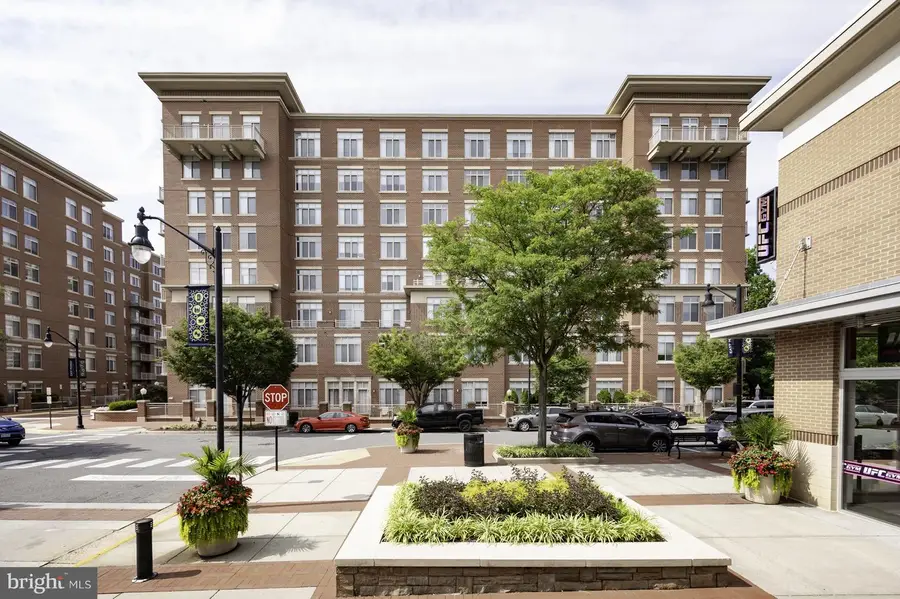 4480 Market Commons Dr #715, Fairfax, VA 22033 - #3