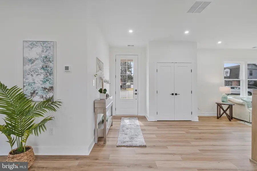 656 Stuart Ct, Herndon, VA 20170 - #2