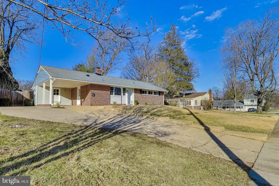 7402 Inzer St, Springfield, VA 22151 - #2