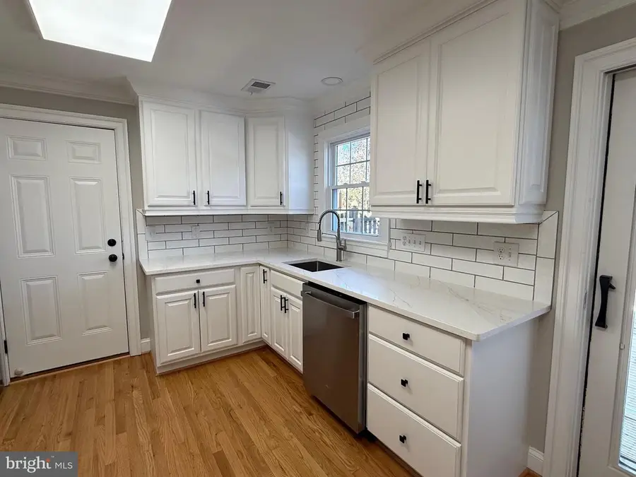 9438 Wallingford Dr, Burke, VA 22015 - #3