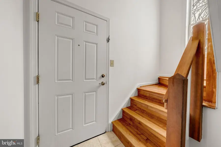 10147 Oakton Terrace Rd, Oakton, VA 22124 - #3