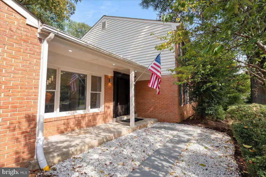 12183 Holly Knoll Cir, Great Falls, VA 22066 - #2