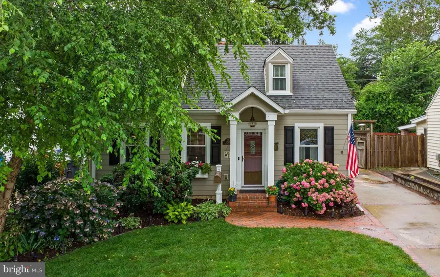 2818 Marshall St, Falls Church, VA 22042 - #2