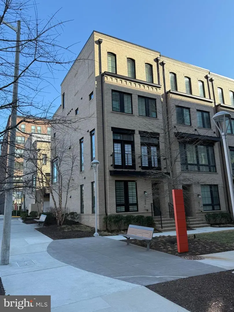 1870 Easterly Rd, Reston, VA 20190 - #2