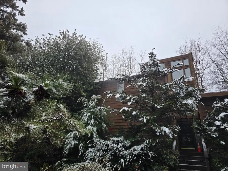 1528 Pathfinder Ln, McLean, VA 22101 - #2