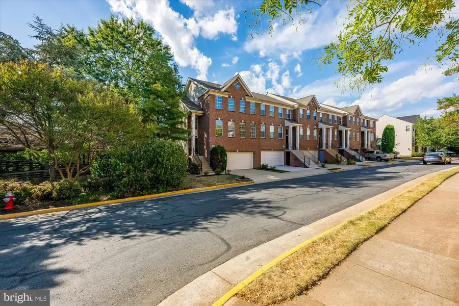 13438 Burrough Farm Dr, Herndon, VA 20171 - #2