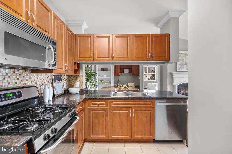 4415 Weatherington Ln #402, Fairfax, VA 22030 - #2