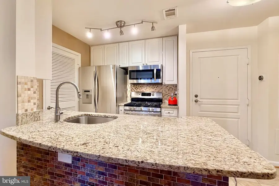 5563 Seminary Rd #107, Falls Church, VA 22041 - #3