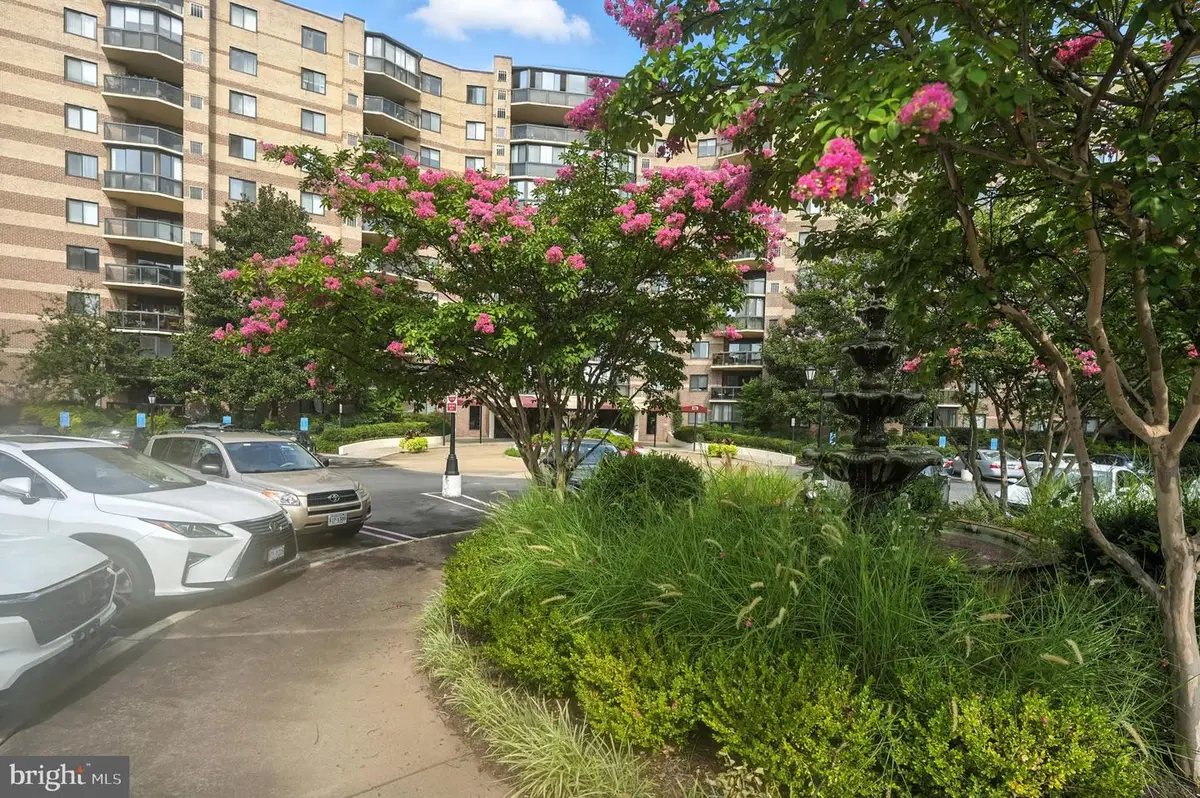 8370 Greensboro Dr #614, McLean, VA 22102 - #1