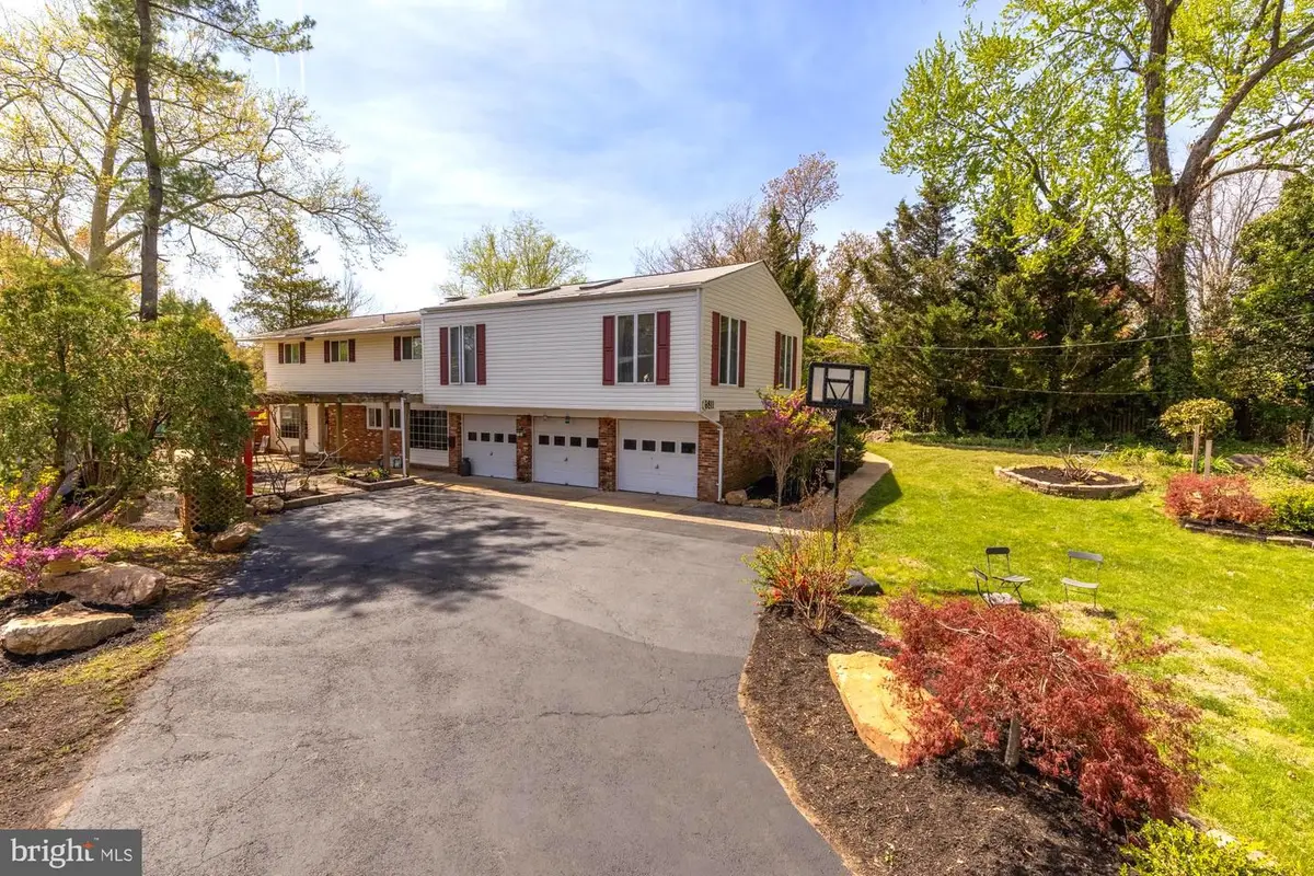 6811 Valley Brook Dr, Falls Church, VA 22042 - #1