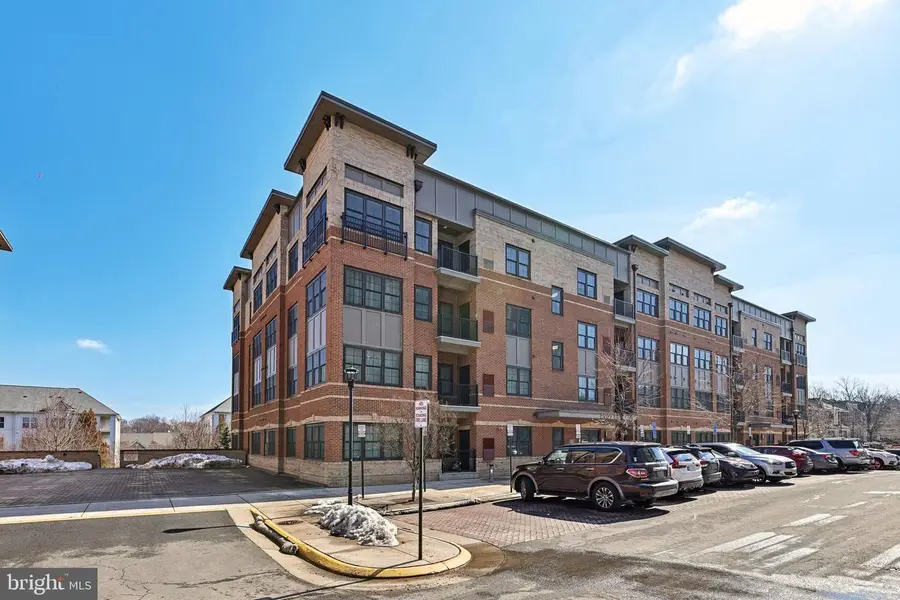 2907 Bleeker St #3-206, Fairfax, VA 22031 - #3