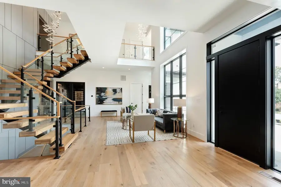 6908 Southridge Dr, McLean, VA 22101 - #3