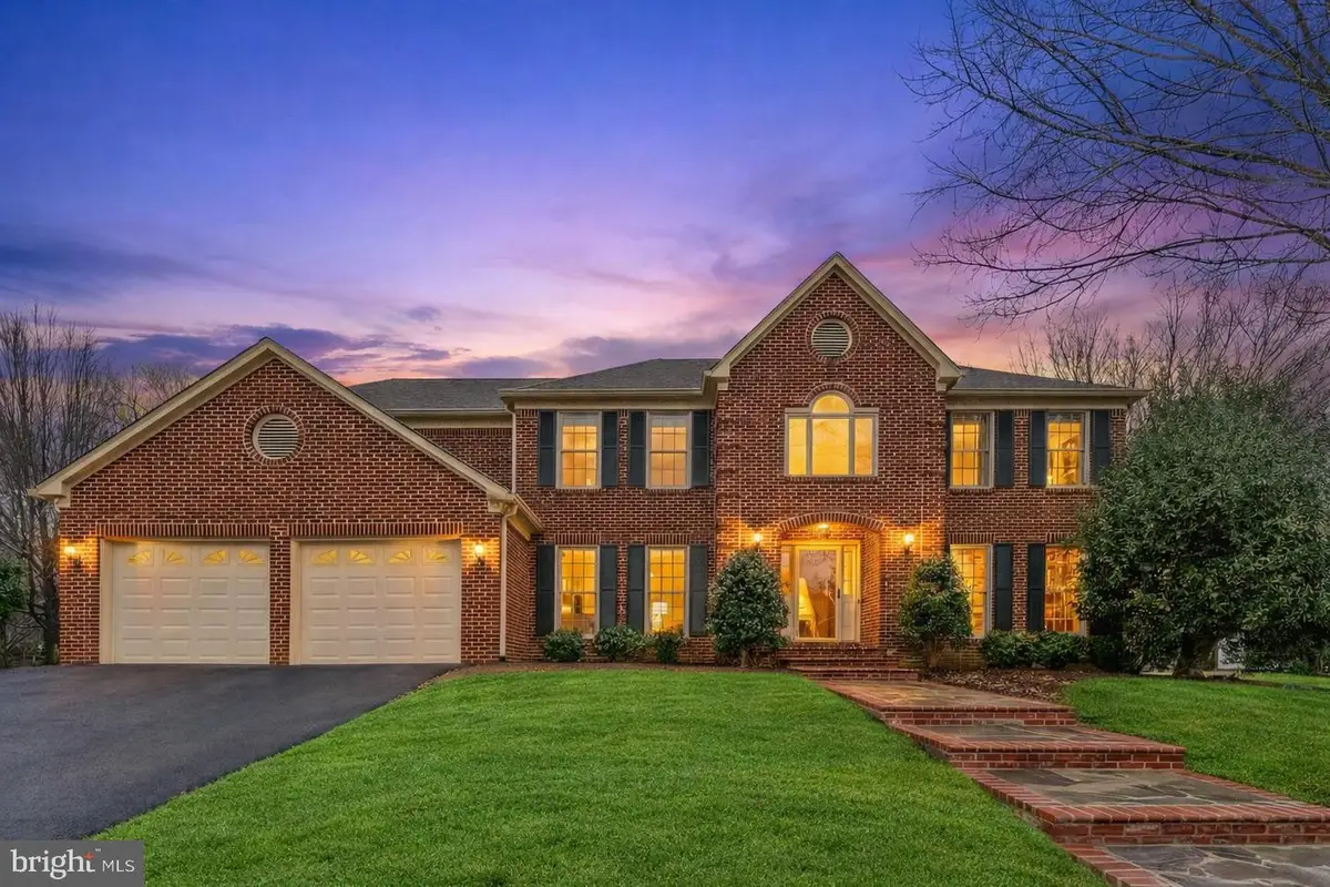 15197 Wetherburn Dr, Centreville, VA 20120 - #1