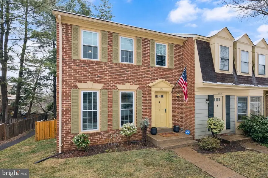 5601 Castlebury Ct, Burke, VA 22015 - #2