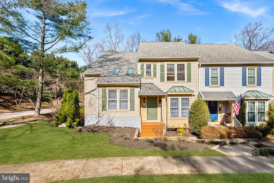 8228 Maple Ridge Ave, Springfield, VA 22153 - #2