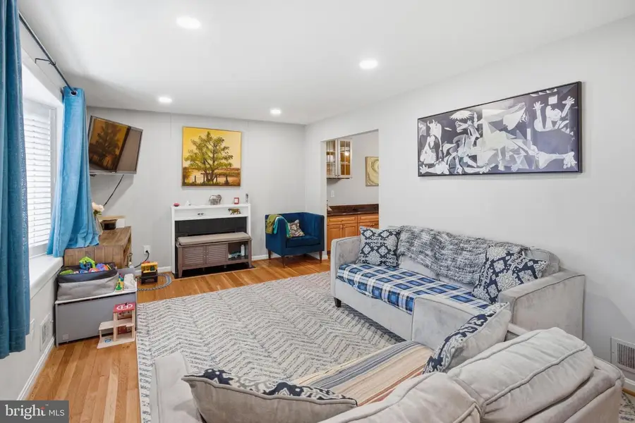 8802 Parliament Dr, Springfield, VA 22151 - #3