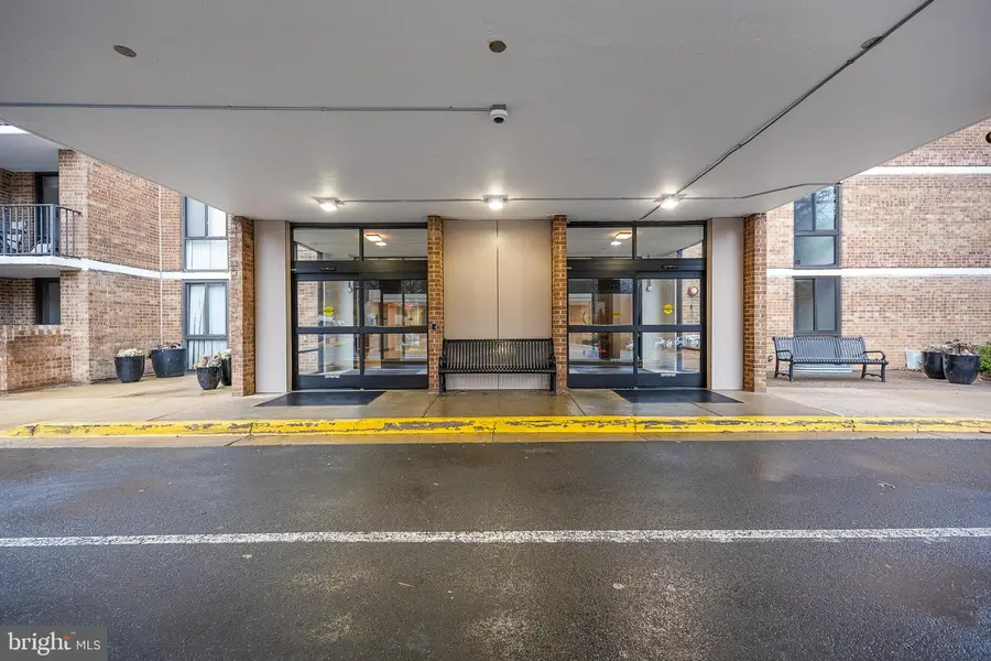 2300 Pimmit Dr #112, Falls Church, VA 22043 - #2