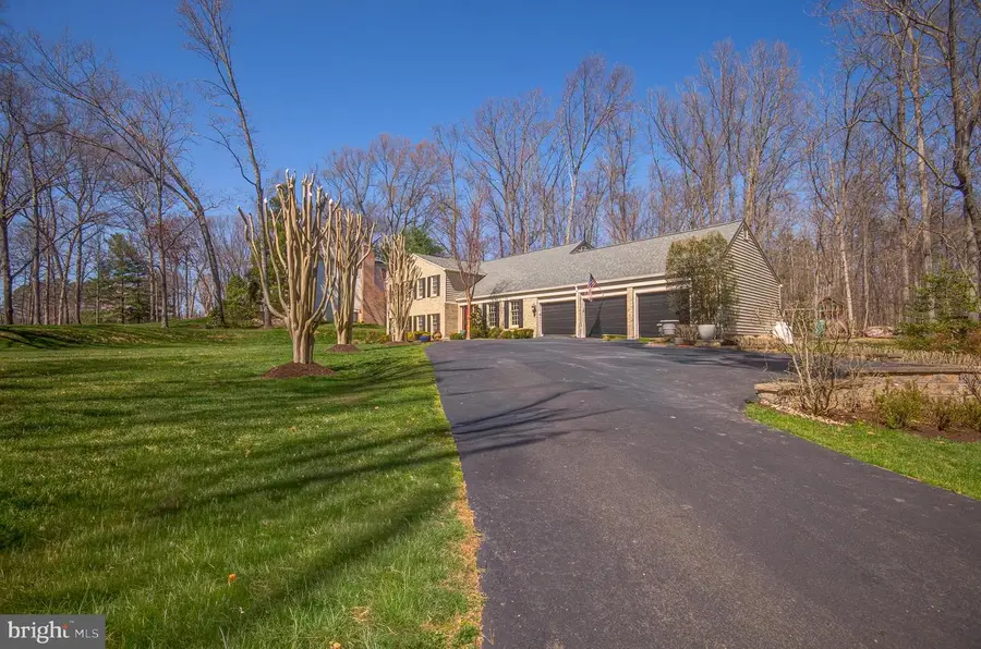 11006 Raccoon Ridge Ct, Reston, VA 20191 - #2