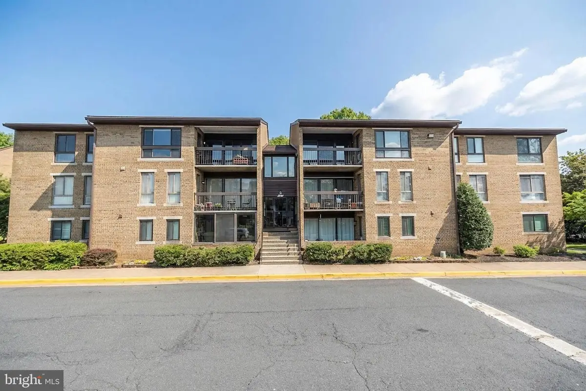 565 Florida Ave #202, Herndon, VA 20170 - #1